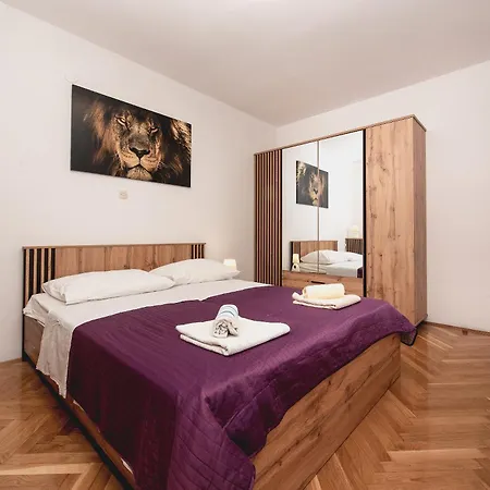 Apartment Split2 *